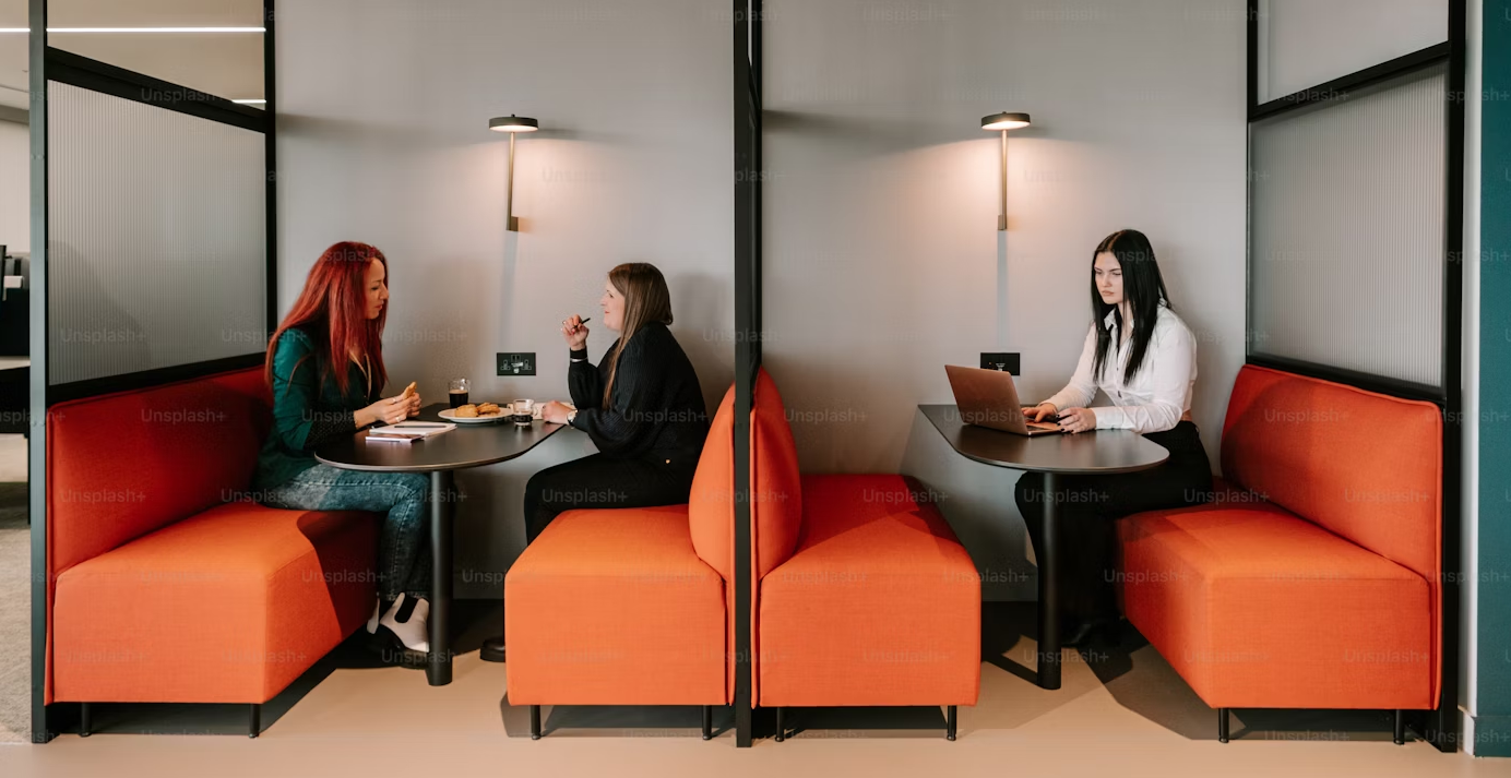 an image showing the difference between employee and contractor